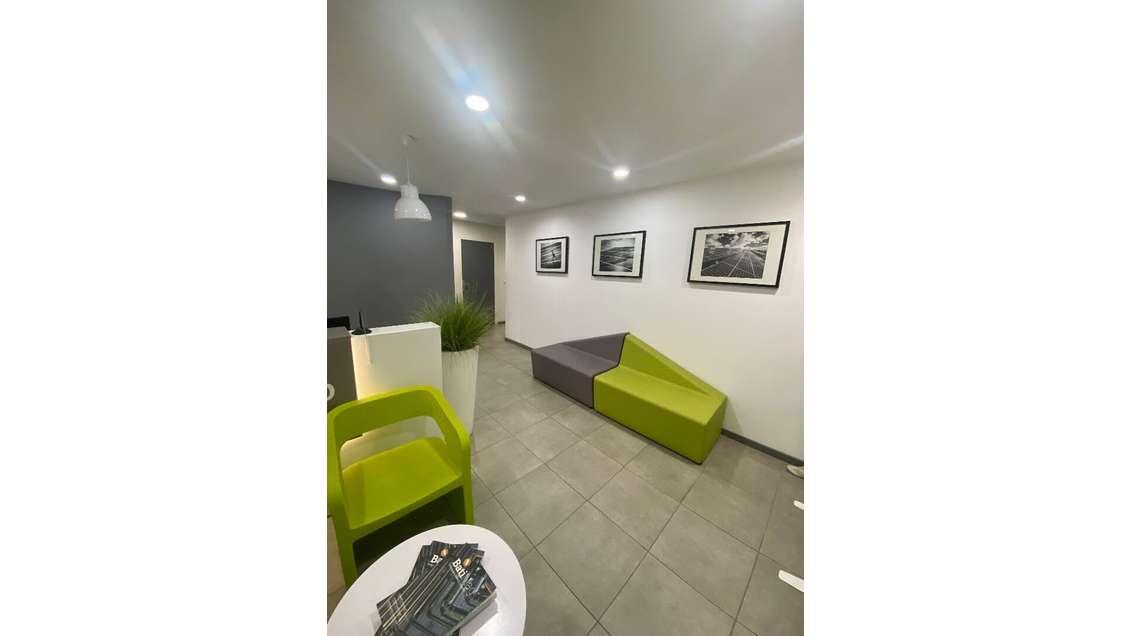 A louer bureaux 440m² RDC et étage à Ducos