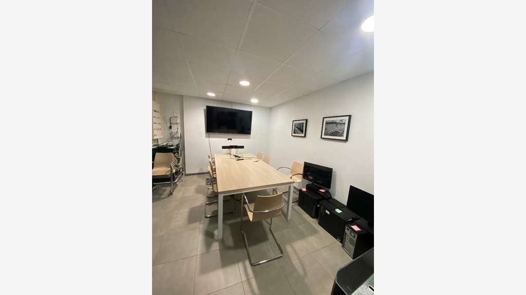 A louer bureaux 440m² RDC et étage à Ducos