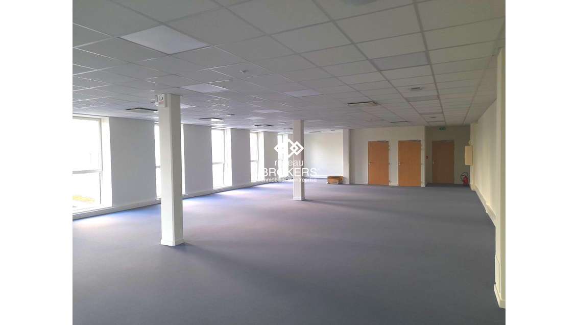 Beau plateau de bureau neuf 180m² à louer Orléans