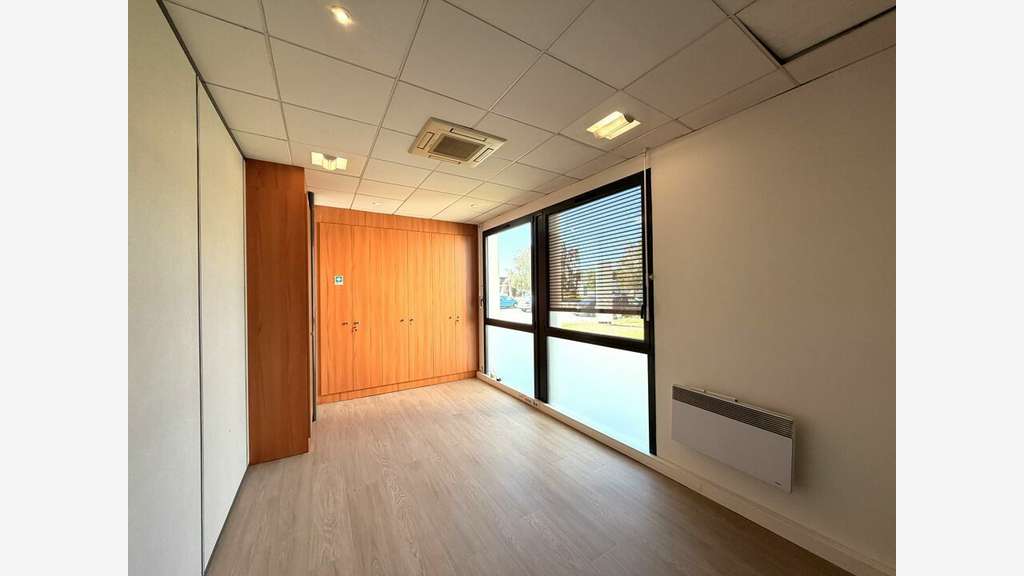 Plateau bureau 188m² à louer à Poitiers République