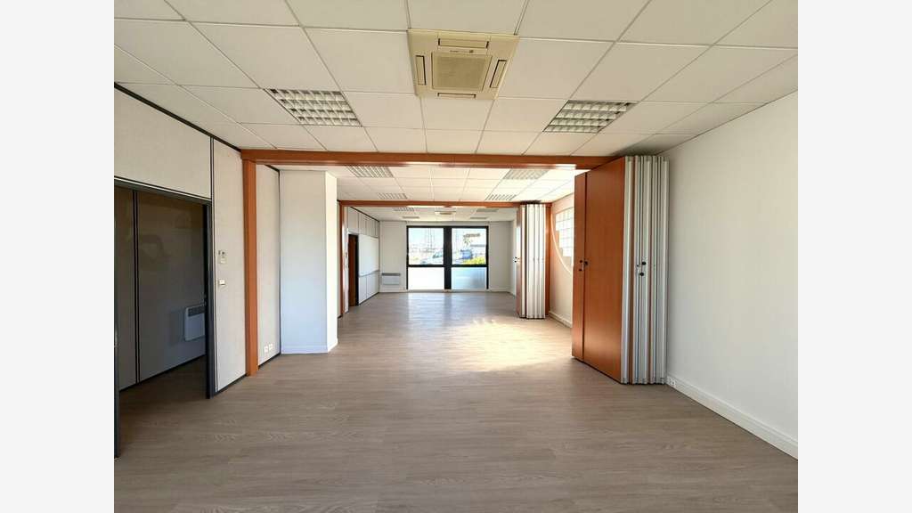 Plateau bureau 188m² à louer à Poitiers République