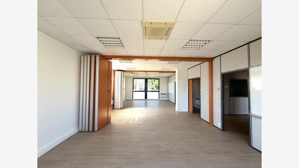Plateau bureau 188m² à louer à Poitiers République