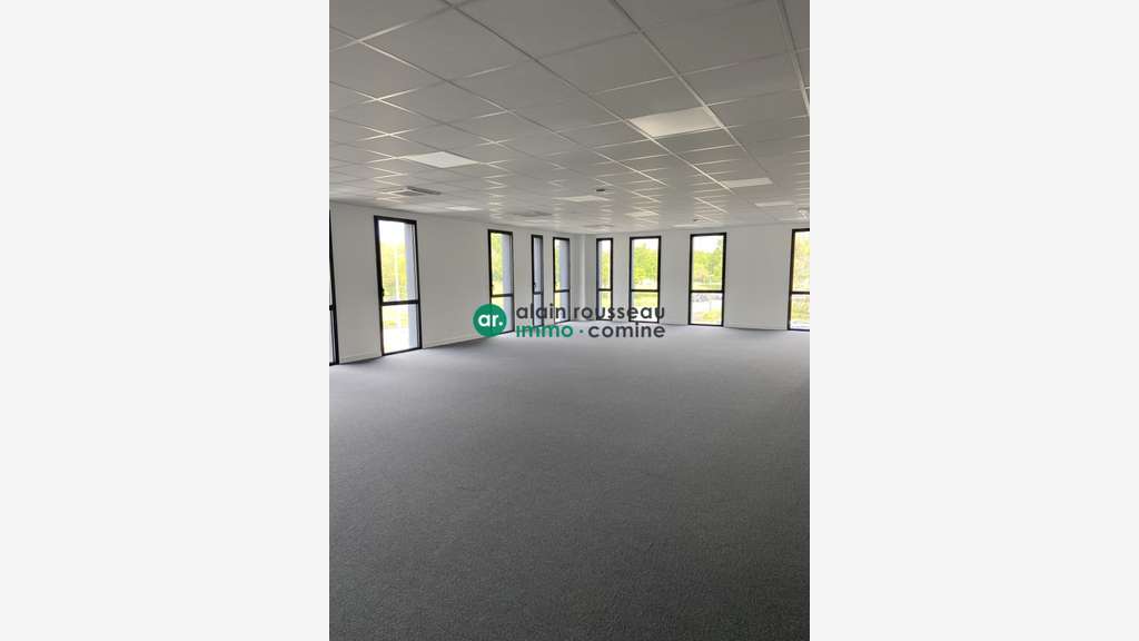 A louer plateau de bureau 368m² en R+1 à Trélazé