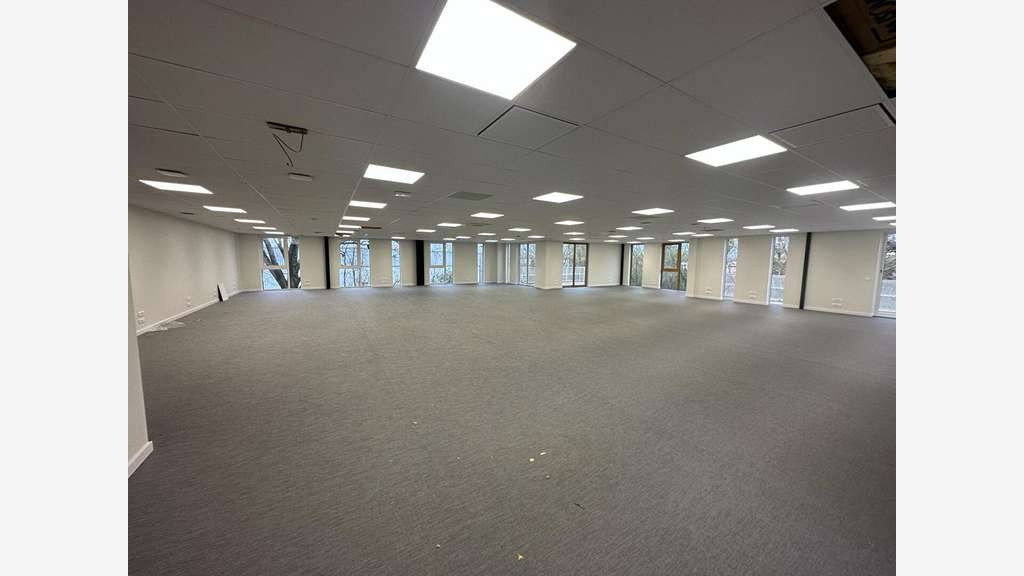 Plateau de bureaux de 300m² à louer à Bruges