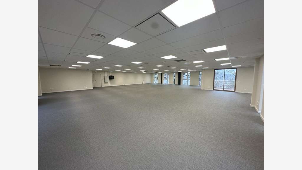 Plateau de bureaux de 300m² à louer à Bruges