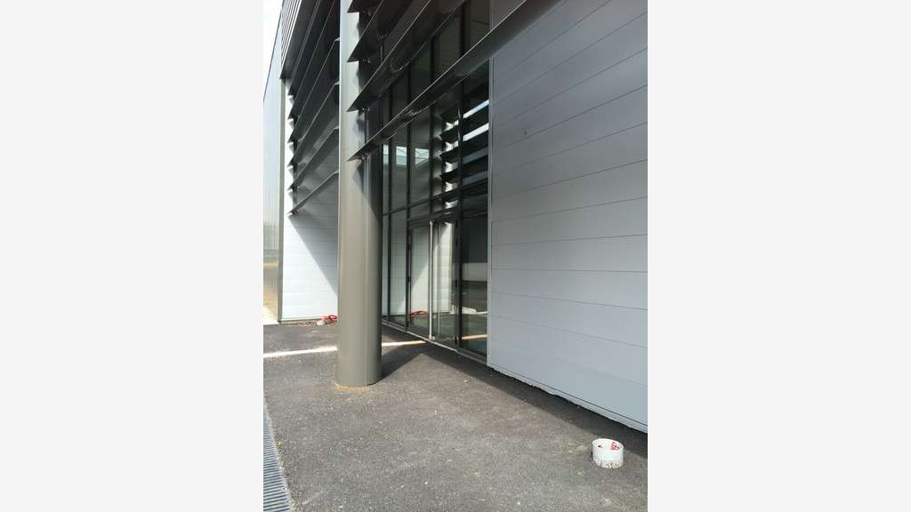 Plateau de bureaux 175m² R+1 à louer à Arnas