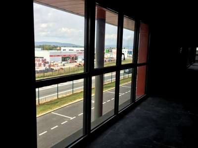 Plateau de bureaux 175m² R+1 à louer à Arnas