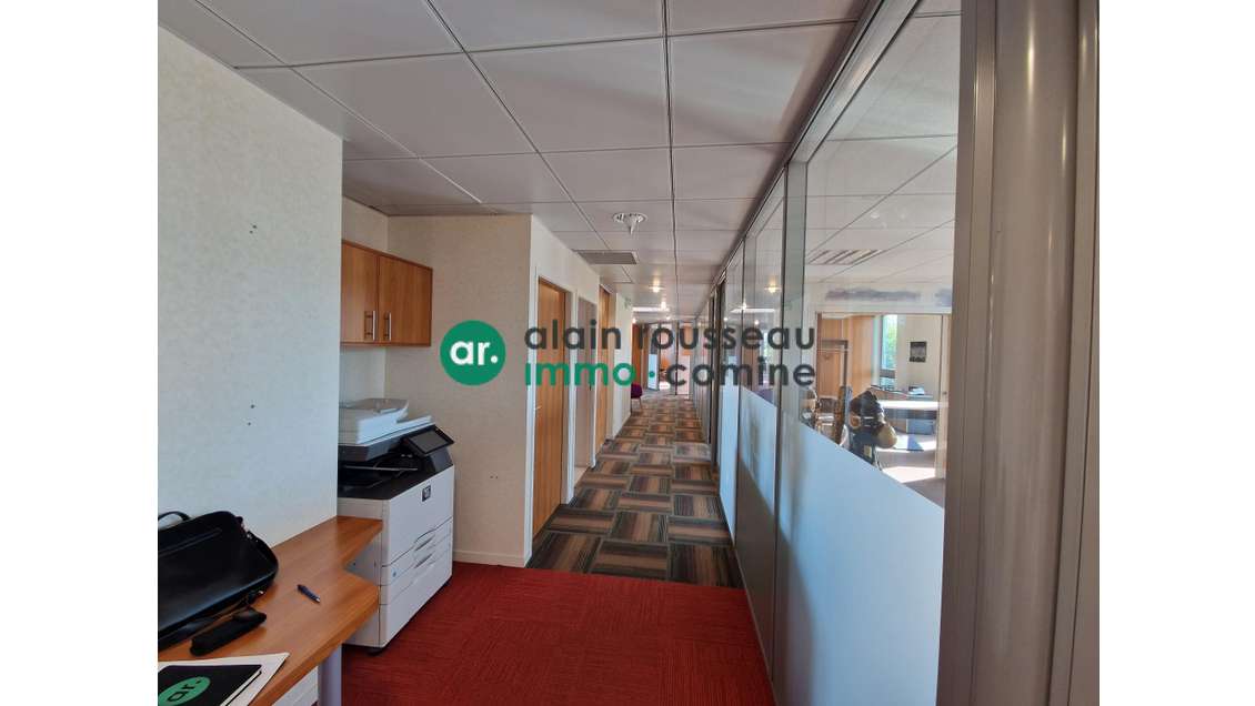 A louer bureaux 250m² belle visibilité à Beaucouzé