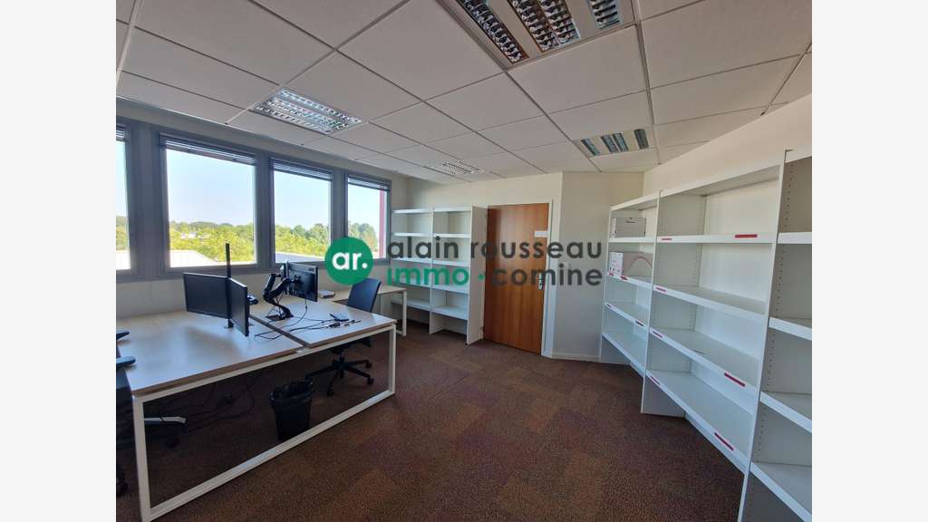 A louer bureaux 250m² belle visibilité à Beaucouzé