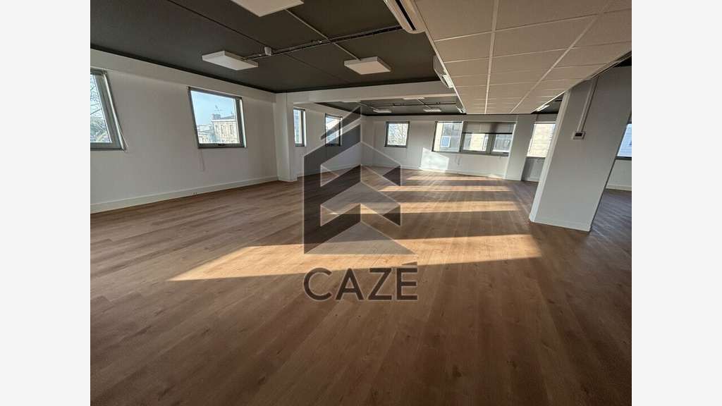 Bureaux 374m² rénovés à louer à Bordeaux Mériadeck