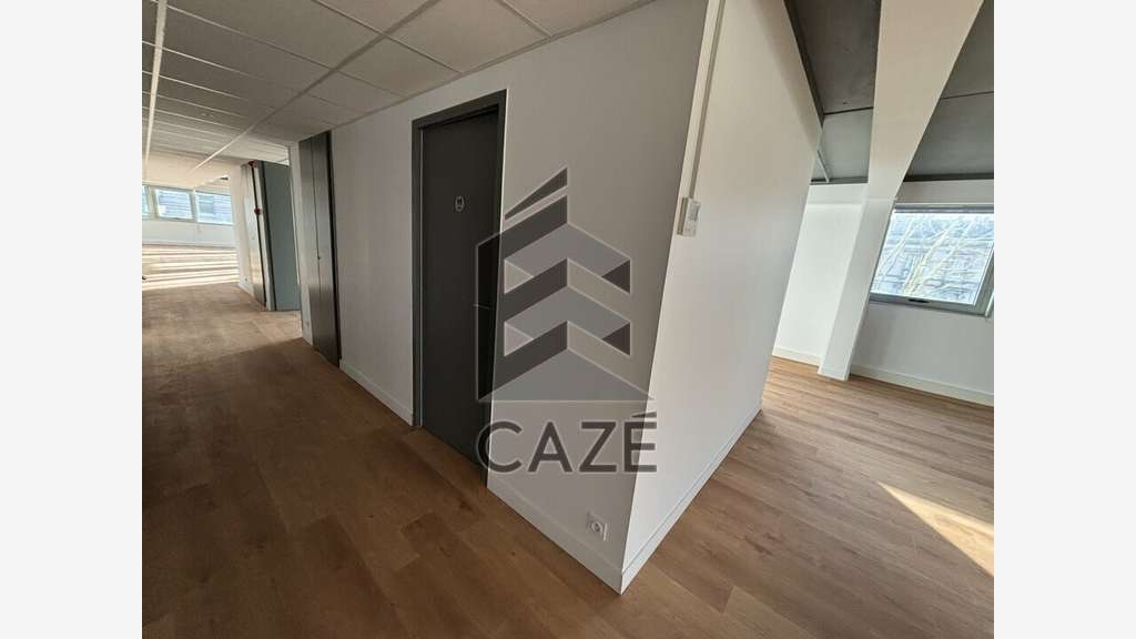 Bureaux 374m² rénovés à louer à Bordeaux Mériadeck