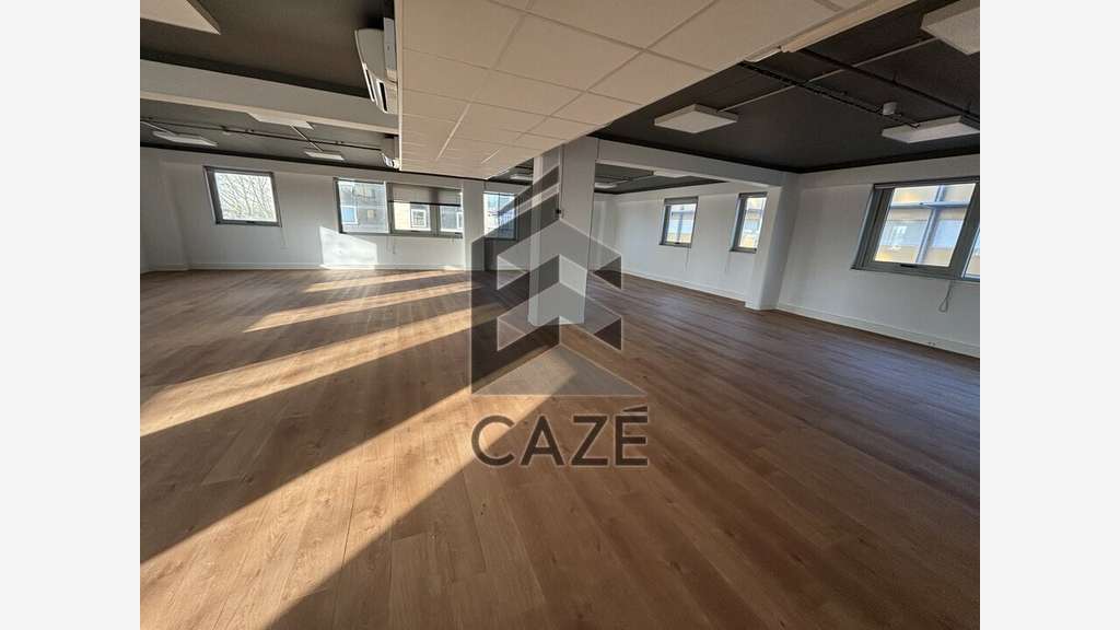 Bureaux 374m² rénovés à louer à Bordeaux Mériadeck
