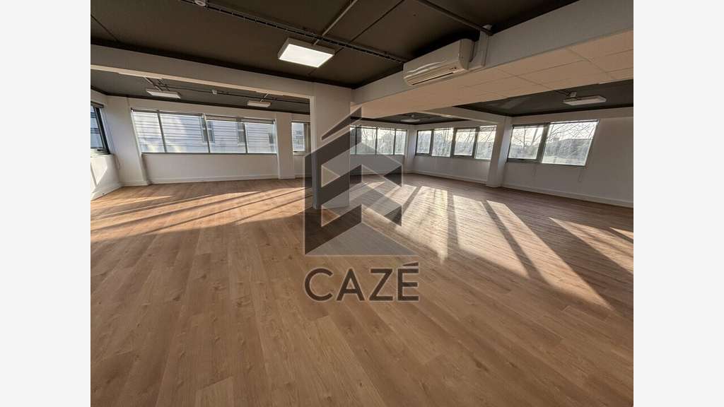 Bureaux 374m² rénovés à louer à Bordeaux Mériadeck