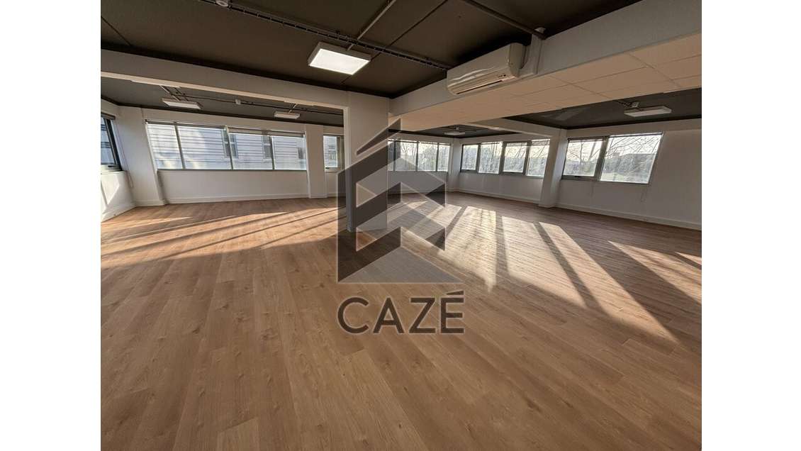 Bureaux 374m² rénovés à louer à Bordeaux Mériadeck