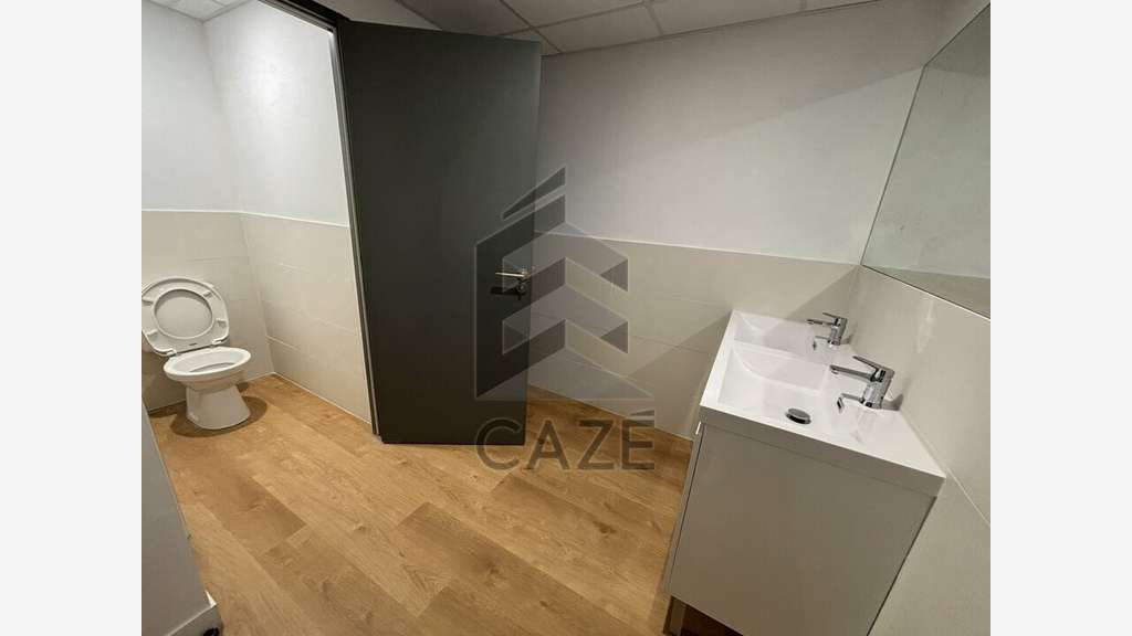 Bureaux 374m² rénovés à louer à Bordeaux Mériadeck