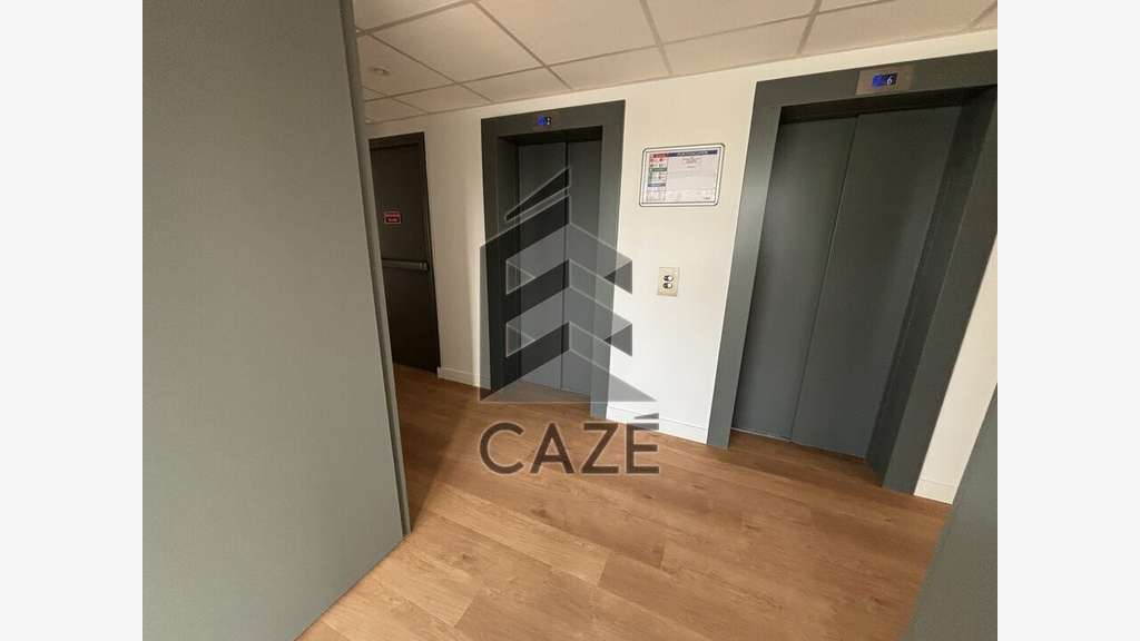 Bureaux 374m² rénovés à louer à Bordeaux Mériadeck