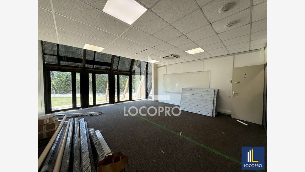 Location bureaux 285m² RDC à Cannes La Bocca