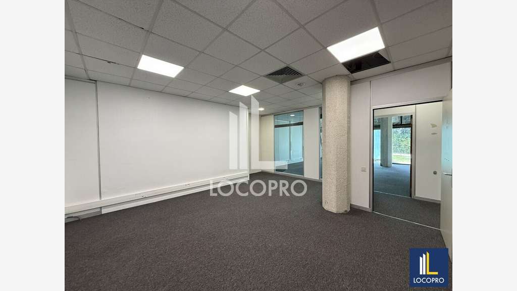 Location bureaux 285m² RDC à Cannes La Bocca