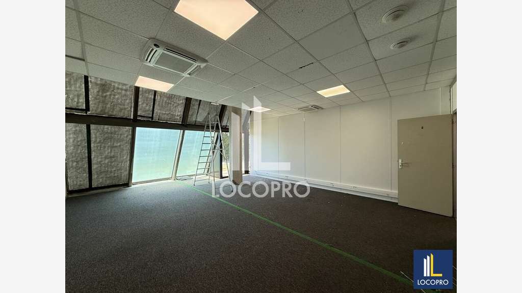 Location bureaux 285m² RDC à Cannes La Bocca