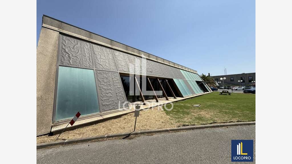 Location bureaux 285m² RDC à Cannes La Bocca