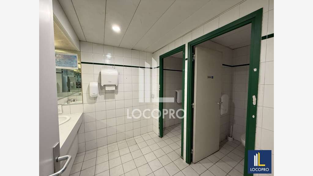 Location bureaux 285m² RDC à Cannes La Bocca