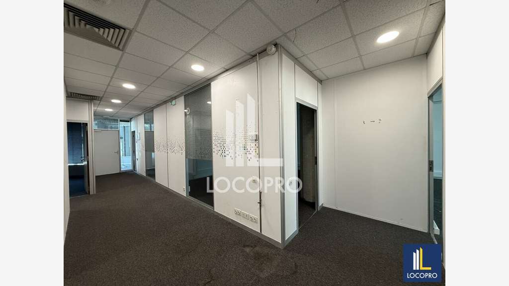 Location bureaux 285m² RDC à Cannes La Bocca
