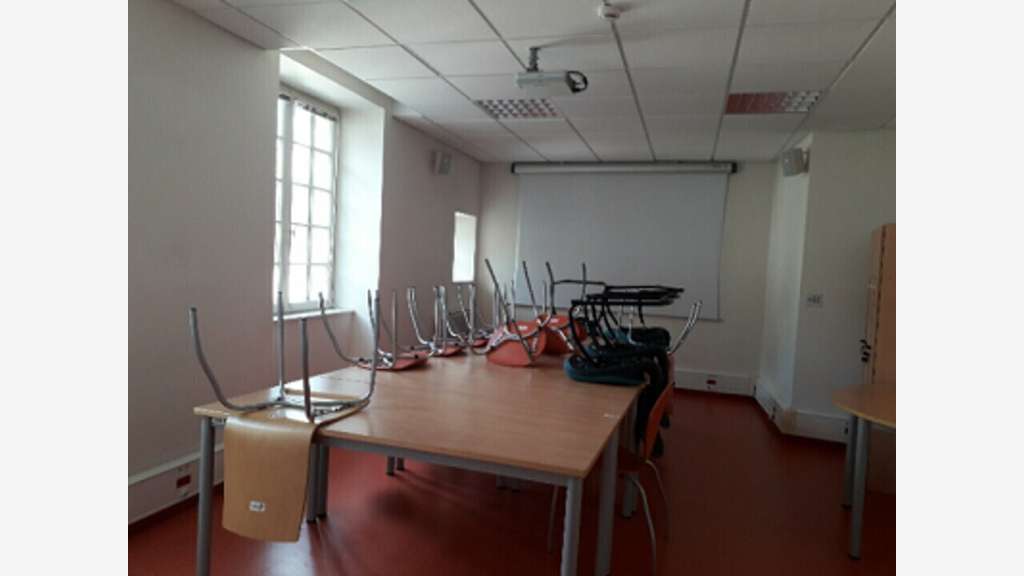 Plateau de bureaux 360m² à louer à Châtellerault