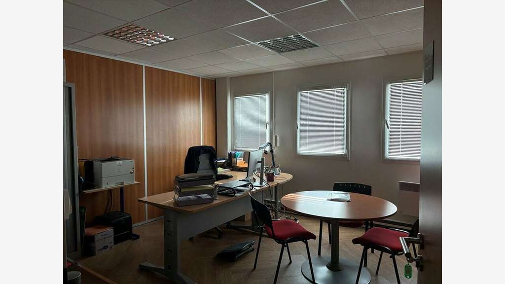 Bureaux 450m² divisibles à louer à Coquelles (62)