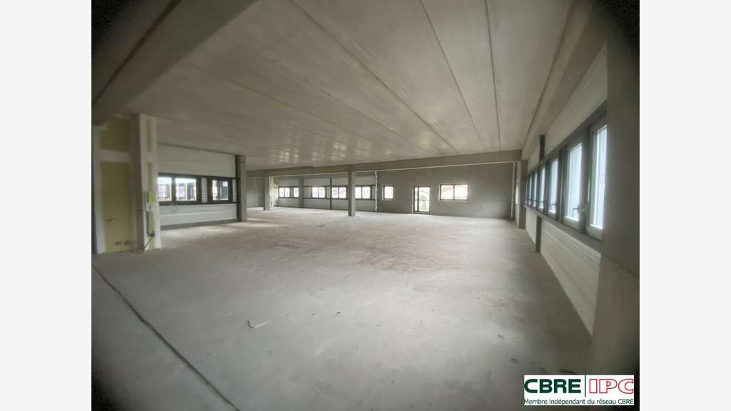 A louer plateau bureaux  neuf 389m² R+1 à Dax Gare