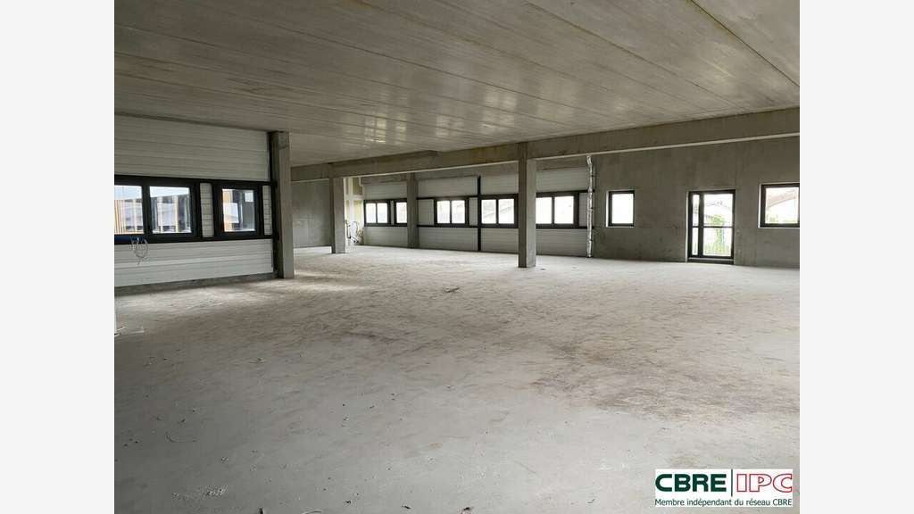 A louer plateau bureaux  neuf 389m² R+1 à Dax Gare