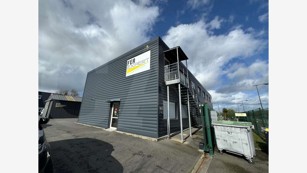 A louer plateau de bureaux en RDC de 270m² à Bruz