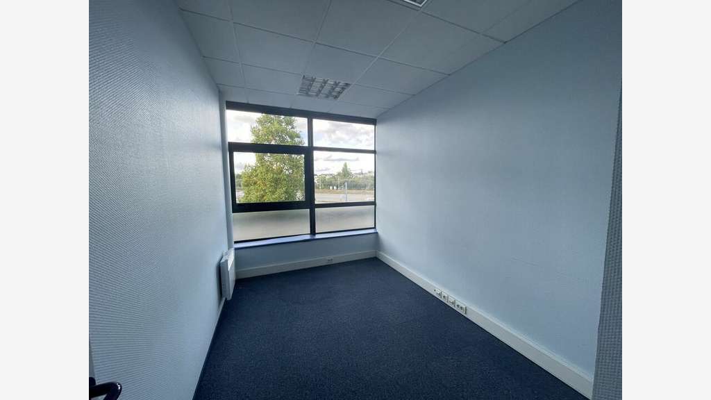 A louer bureaux 287m² R+1 entrée de ville Lorient