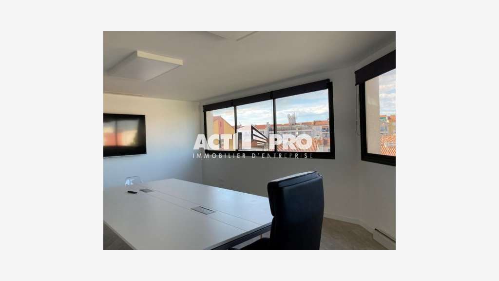 À louer bureaux PMR 136m² en R+3 à Perpignan