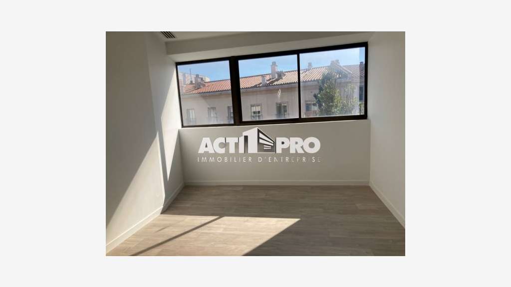 À louer bureaux PMR 136m² en R+3 à Perpignan