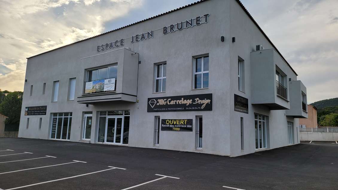 A louer Plateau de bureaux 244m² à Solliès-Pont 