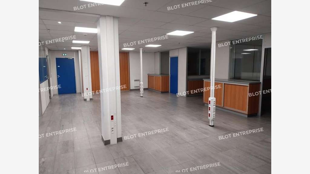 A louer plateforme logistique 18960m² Saint-Aignan