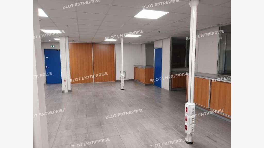 A louer plateforme logistique 18960m² Saint-Aignan