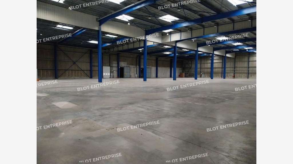 A louer plateforme logistique 18960m² Saint-Aignan