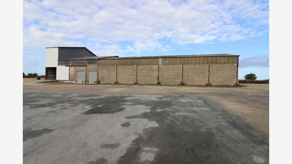 A louer plateforme logistique secteur Rochefort