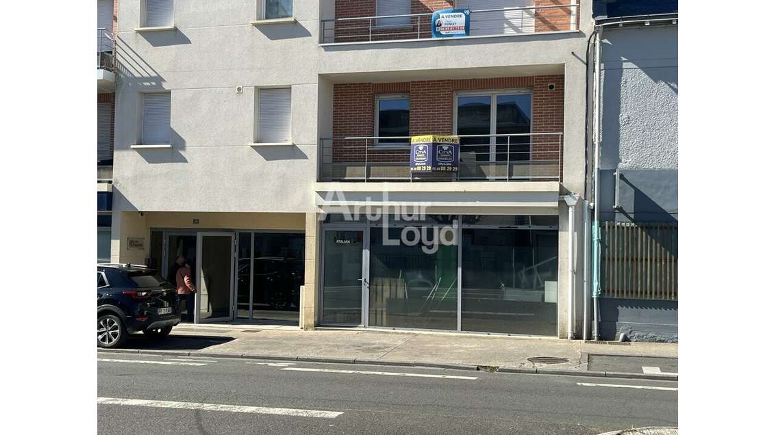 Bureaux commerciaux à louer à Poitiers av du 8 mai