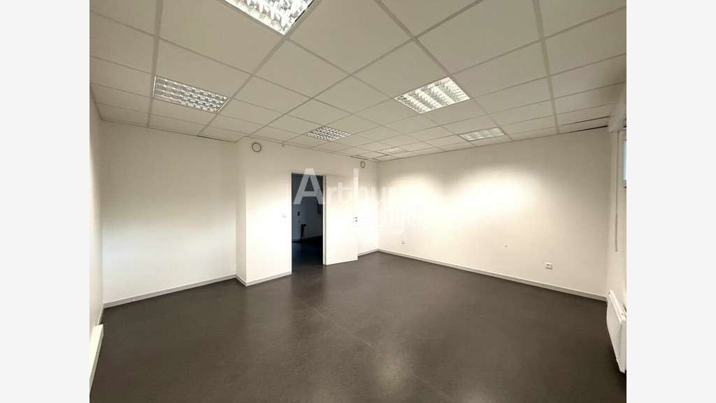 Bureaux commerciaux à louer à Poitiers av du 8 mai