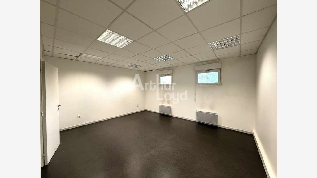 Bureaux commerciaux à louer à Poitiers av du 8 mai