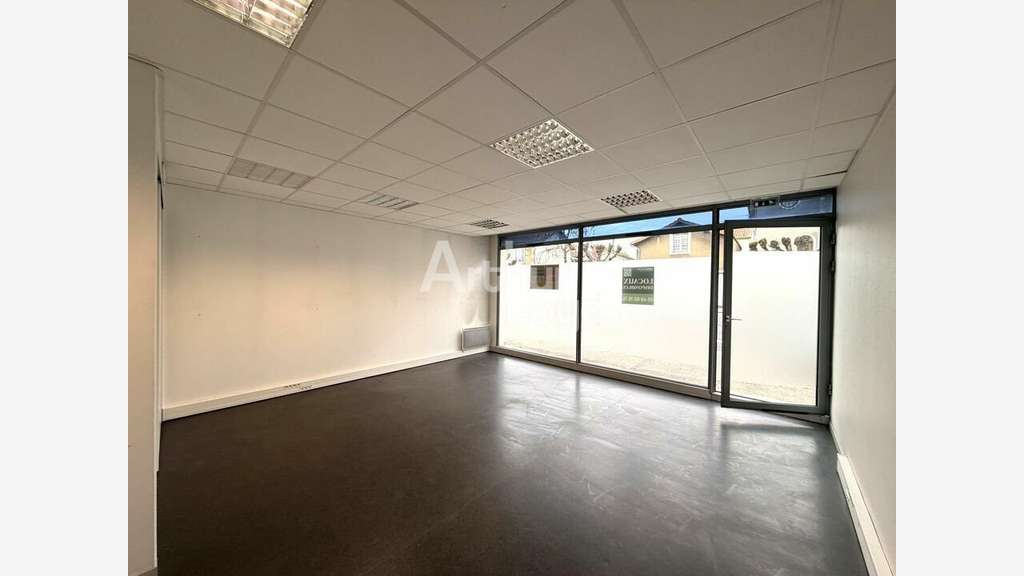 Bureaux commerciaux à louer à Poitiers av du 8 mai