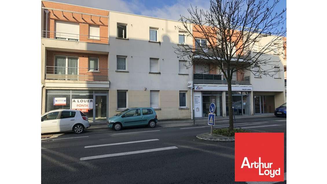 Local commercial neuf 138m² à louer à Poitiers