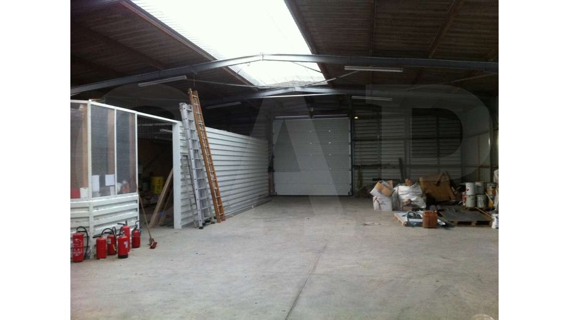 Loue local d'activité 1240m² à Pontivy St-Thuriau