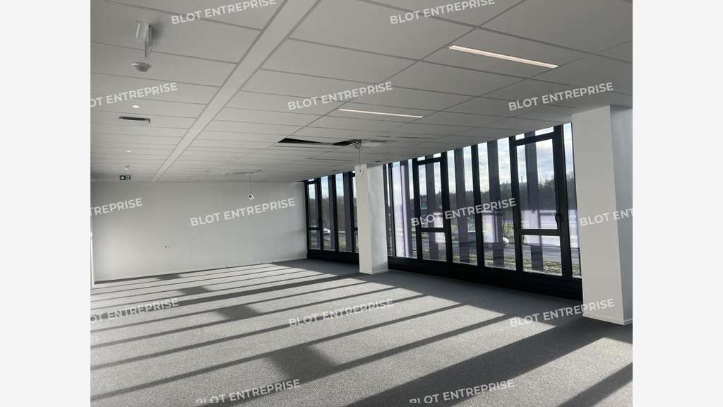 A louer bureaux neufs 352m² au Sud de rennes