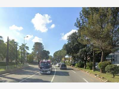 Location pure local commercial 251m² à Vallauris