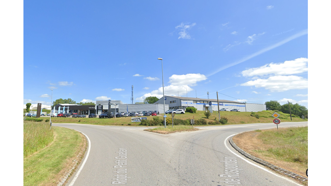 A louer bâtiment d'activité de 2 200m² à Quimper