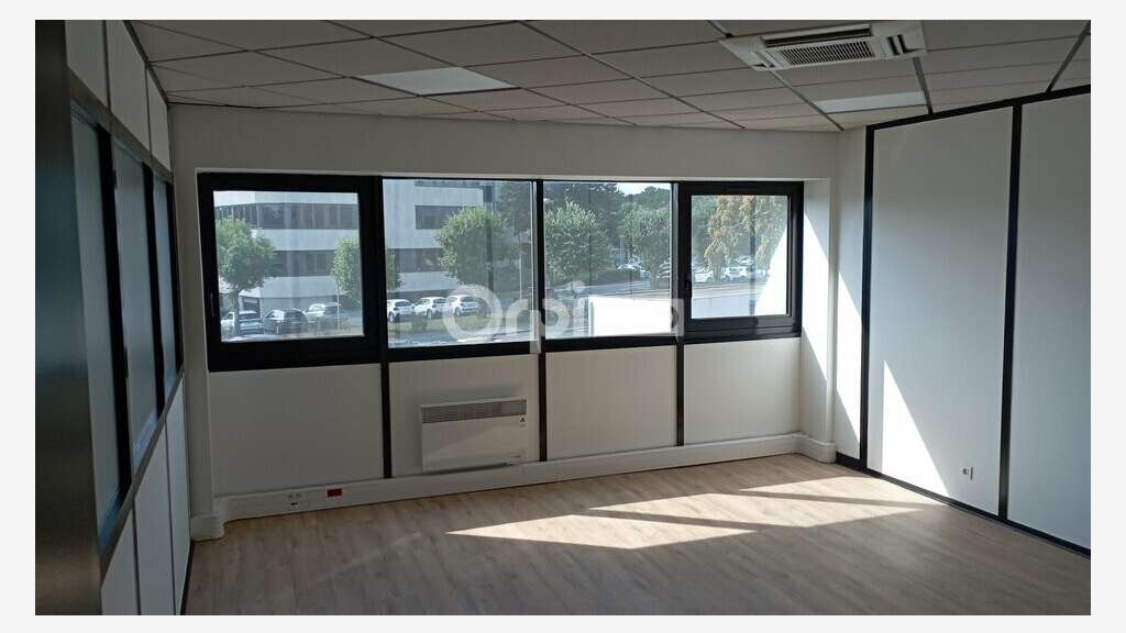 Bureau de 233m² à louer en R+1 à Reims Farman
