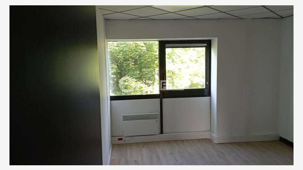 Bureau de 233m² à louer en R+1 à Reims Farman